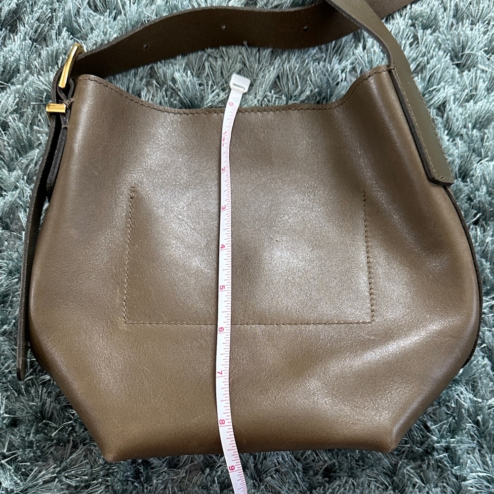 Madewell leather bucket bag in olive green - Picture 6 of 6